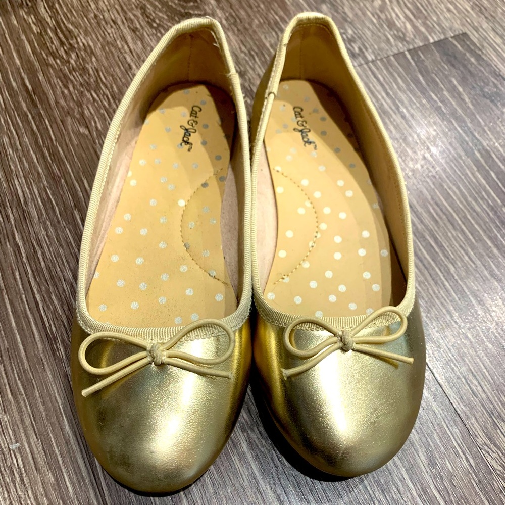 Girls Gold Size 1 Dress Slip-on Shoes. Very cute and gently used.